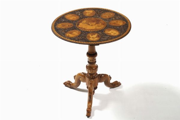 Tavolino in legno intarsiato con figure di camosci , XIX secolo  - Asta Dimore italiane - Associazione Nazionale - Case d'Asta italiane