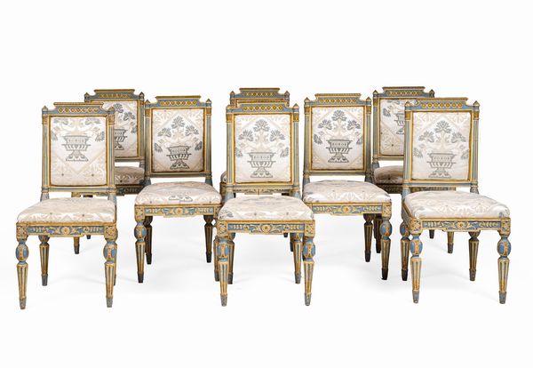 Dodici sedie in legno intagliato laccato e dorato. XIX secolo  - Asta Dimore italiane - Associazione Nazionale - Case d'Asta italiane