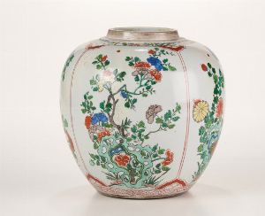 Coppia di potiche in porcellana, Cina, Dinastia Qing, epoca Kangxi (1662 - 1722)  - Asta Dimore italiane - Associazione Nazionale - Case d'Asta italiane