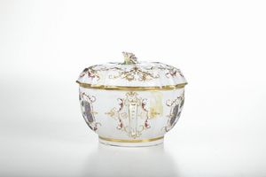 Tazza da brodo<BR>Doccia, Manifattura Ginori, 1775 circa  - Asta Dimore italiane - Associazione Nazionale - Case d'Asta italiane