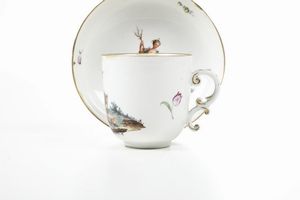 Tazza con piattino <BR>Germania, Manifattura di Hchst, 1770 circa  - Asta Dimore italiane - Associazione Nazionale - Case d'Asta italiane