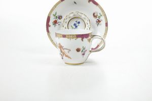 Tazza trambleuse con piattino <BR>Berlino, Manifattura imperiale, verso il 1780  - Asta Dimore italiane - Associazione Nazionale - Case d'Asta italiane