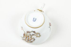 Un piattino e una tazza<BR>Vienna, XVIII e XX secolo <BR>  - Asta Dimore italiane - Associazione Nazionale - Case d'Asta italiane