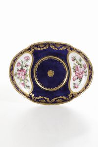 Tazza da brodo con sottopiatto <BR>Svres, 1777  - Asta Dimore italiane - Associazione Nazionale - Case d'Asta italiane