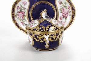 Tazza da brodo con sottopiatto <BR>Svres, 1777  - Asta Dimore italiane - Associazione Nazionale - Case d'Asta italiane