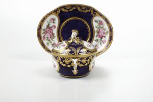 Tazza da brodo con sottopiatto <BR>Svres, 1777  - Asta Dimore italiane - Associazione Nazionale - Case d'Asta italiane