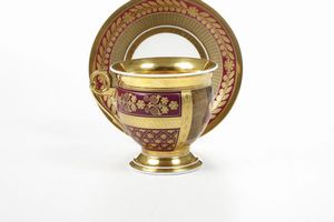 Grande tazza con piattino <BR>Probabilmente Parigi, XIX secolo  - Asta Dimore italiane - Associazione Nazionale - Case d'Asta italiane