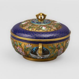 Zuppierina in smalti cloisonn e rame dorato con decori naturalistici, Cina, Repubblica, XX secolo  - Asta Dimore italiane - Associazione Nazionale - Case d'Asta italiane