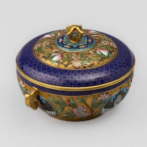 Zuppierina in smalti cloisonn e rame dorato con decori naturalistici, Cina, Repubblica, XX secolo  - Asta Dimore italiane - Associazione Nazionale - Case d'Asta italiane