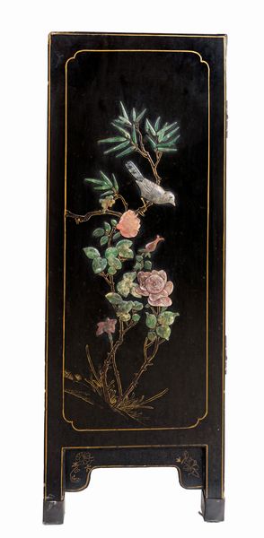 Coppia di piccoli mobili in legno ebanizzato decorati da applicazioni in pietre dure, Cina, prima met del Novecento  - Asta  Asta a Tempo - Antiquariato: Arredi, Icone, Dipinti Antichi e del XIX Secolo , Arte Orientale - Associazione Nazionale - Case d'Asta italiane