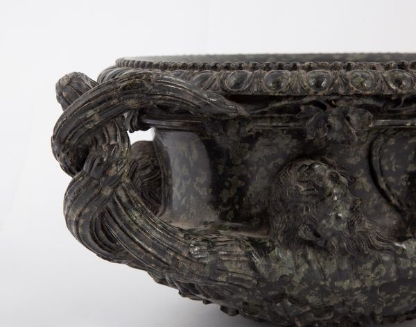 Riproduzione del vaso di Warwick in marmo verde, XIX secolo  - Asta  Asta a Tempo - Antiquariato: Arredi, Icone, Dipinti Antichi e del XIX Secolo , Arte Orientale - Associazione Nazionale - Case d'Asta italiane