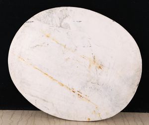 Grande medaglione ovale in marmo bianco, XX secolo  - Asta  Asta a Tempo - Antiquariato: Arredi, Icone, Dipinti Antichi e del XIX Secolo , Arte Orientale - Associazione Nazionale - Case d'Asta italiane