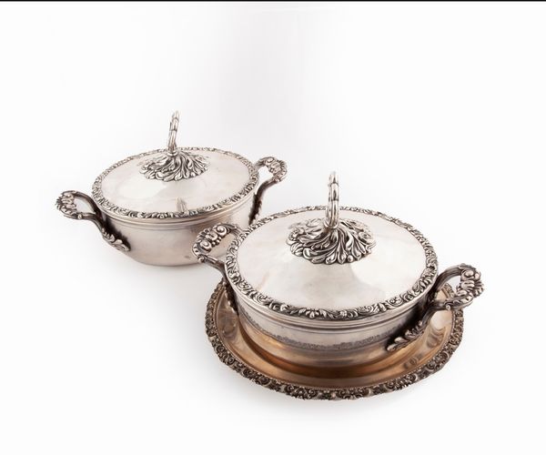 Coppia di portavivande in metallo argentato con coperchio, Francia,  - Asta Asta a Tempo a Libera Offerta - Arredi per la Tavola in Silver Plated - Associazione Nazionale - Case d'Asta italiane