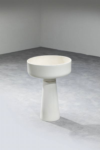 ANGELO MANGIAROTTI : Fioriera in ceramica smaltata. Marchio del produttore. Prod. Brambilla  anni '70 cm 64x45  Difetti  - Asta Asta di Design - Associazione Nazionale - Case d'Asta italiane