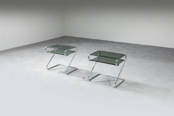 Marcel Breuer : Coppia di comodini con struttura in acciaio e piani in vetro fum. Anni '70 cm 45x50x38  Piccoli difetti  - Asta Asta di Design - Associazione Nazionale - Case d'Asta italiane