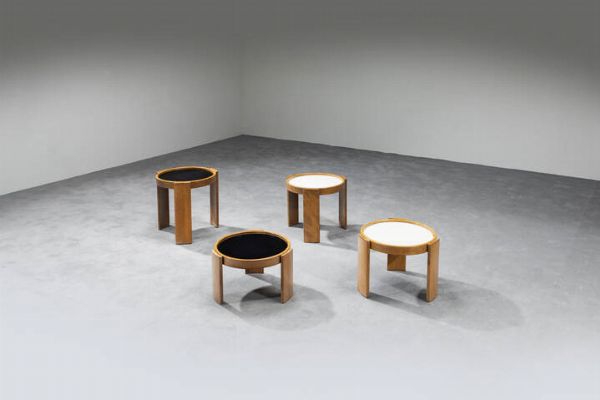 GIANFRANCO FRATTINI : Quattro tavolini impilabili mod. 780  - Asta Asta di Design - Associazione Nazionale - Case d'Asta italiane