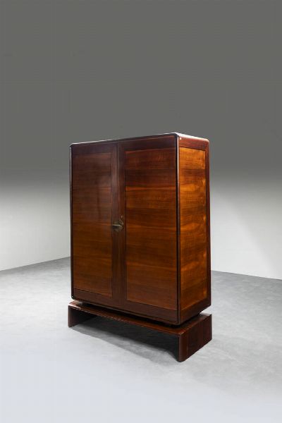 PAOLO BUFFA : Armadio a due ante in legno  particolari in ottone Anni '30 cm 188x136x61 Corredato da certificato  - Asta Asta di Design - Associazione Nazionale - Case d'Asta italiane