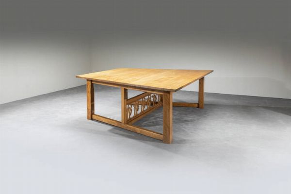 RICCARDO LICATA Torino 1929 - 2014 Venezia : Tavolo di forma geometrica irregolare in legno.  cm 79x250x203  - Asta Asta di Design - Associazione Nazionale - Case d'Asta italiane