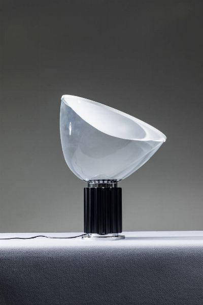 ACHILLE E PIER GIACOMO CASTIGLIONI : Lampada da tavolo mod. Taccia  - Asta Asta di Design - Associazione Nazionale - Case d'Asta italiane