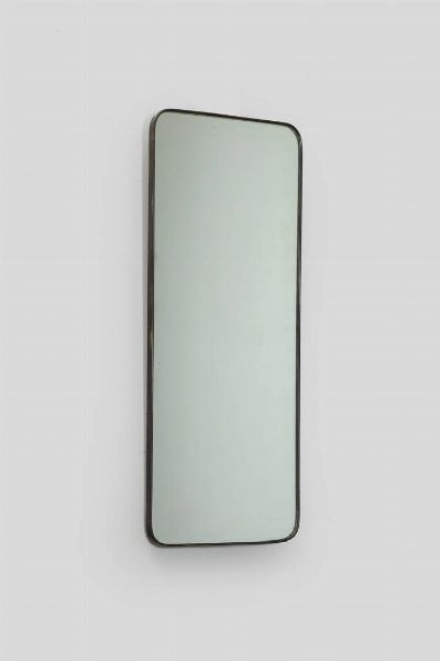 PRODUZIONE ITALIANA : Specchio con bordo in ottone. Anni '50 cm 103x42  Difetti  - Asta Asta di Design - Associazione Nazionale - Case d'Asta italiane
