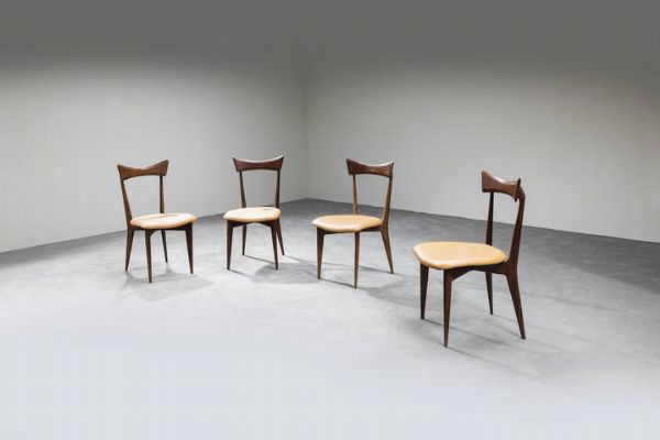 ICO PARISI : Quattro sedie in legno e seduta in skai.  Anni '50 cm 88x44x50  Difetti  - Asta Asta di Design - Associazione Nazionale - Case d'Asta italiane