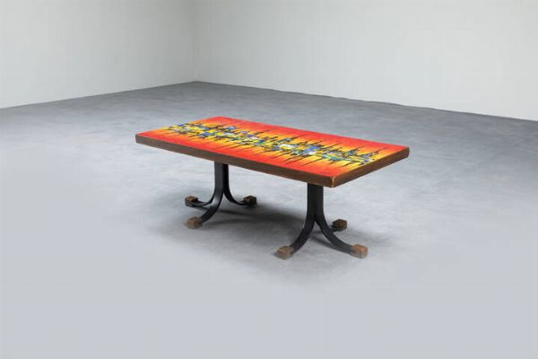 PRODUZIONE ITALIANA : Tavolino con struttura in legno  piano smaltato. Anni '50 cm 37x100x50  - Asta Asta di Design - Associazione Nazionale - Case d'Asta italiane