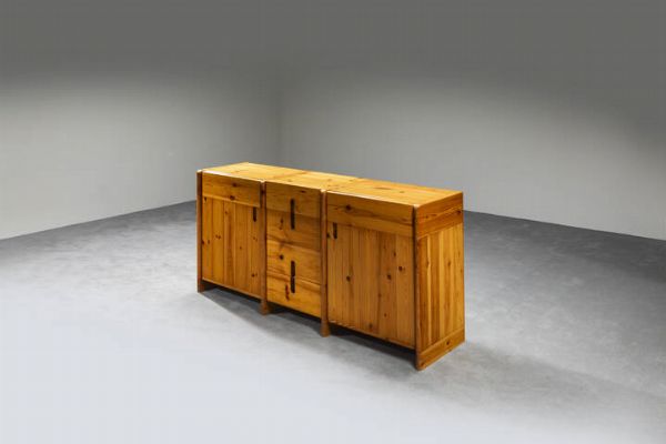 CHARLOTTE PERRIAND  nello stile di : Mobile credenza con ante e cassetti  - Asta Asta di Design - Associazione Nazionale - Case d'Asta italiane