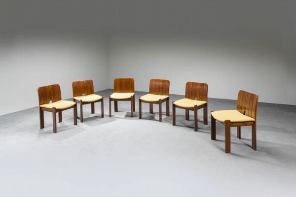 PRODUZIONE ITALIANA : Sei sedie con struttura in legno chiaro e imbottitura rivestita in tessuto. Anni '70 cm 77x48x50  Difetti  - Asta Asta di Design - Associazione Nazionale - Case d'Asta italiane