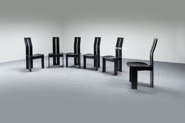 MARIO MARENCO : Sei sedie in legno verniciato  seduta imbottita rivestita in pelle. Anni '80 cm 94x46x48  - Asta Asta di Design - Associazione Nazionale - Case d'Asta italiane