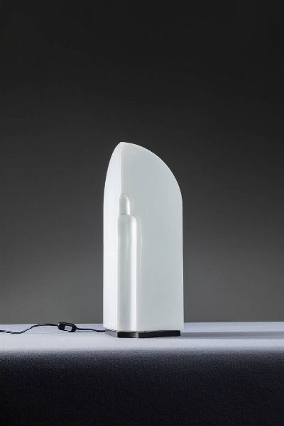 KAZUIDE TAKAHAMA : Lampada da tavolo mod. Tiki  - Asta Asta di Design - Associazione Nazionale - Case d'Asta italiane