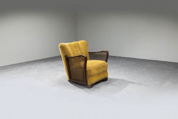 Vittorio Valabrega : Poltrona con struttura in legno  imbottitura rivestita in tessuto.  Anni '60 cm 78x74x85  Difetti  - Asta Asta di Design - Associazione Nazionale - Case d'Asta italiane