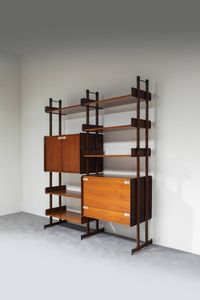 PRODUZIONE ITALIANA - Libreria modulare a due campate in legno  particolari in metallo verniciato e ottone.  Anni '70 cm 204 5x165x47  [..]