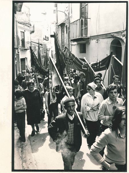 Fausto Giaccone : Senza titolo (Corteo dei lavoratori)  - Asta Fotografia - Associazione Nazionale - Case d'Asta italiane