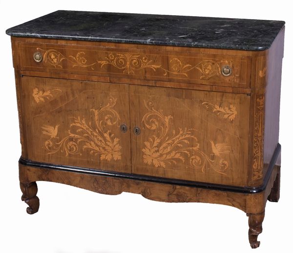 Credenza in legno di noce  - Asta PARADE I - STAMPE, DIPINTI, DISEGNI E ARREDI ANTICHI - Associazione Nazionale - Case d'Asta italiane