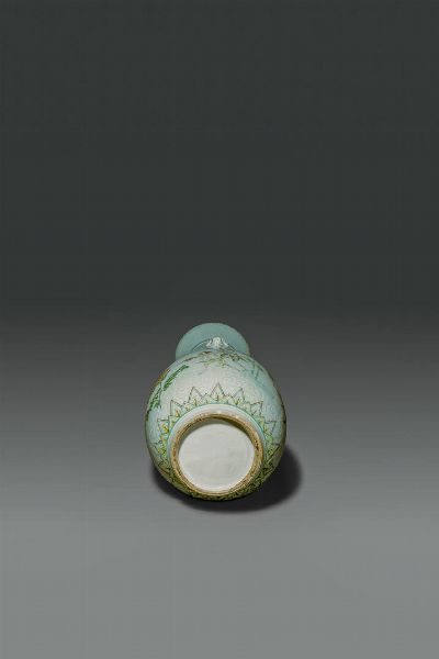 VASO : Vaso in porcellana Claire de Lune con lumeggiature oro  anse sagomate  mascheroni e figure di saggi  Cina  dinastia Qing  epoca Daoguang (1821-1850) H cm 46 5 Diam cm 22  - Asta Asta di Arte Orientale - Associazione Nazionale - Case d'Asta italiane