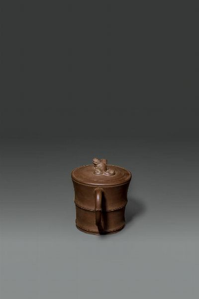 TEIERA : Teiera in terracotta a forma di bamboo  Cina  XX sec H cm 12 Diam cm 19  - Asta Asta di Arte Orientale - Associazione Nazionale - Case d'Asta italiane