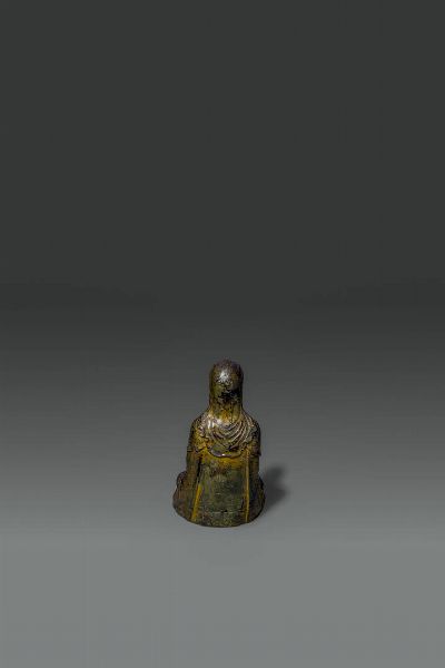 BUDDHA : Piccolo buddha in bronzo dorato seduto nella posizione del loto  Cina  dinastia Qing  XIX sec H cm 11x6 5  - Asta Asta di Arte Orientale - Associazione Nazionale - Case d'Asta italiane