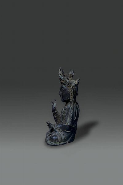 BUDDHA : Buddha in bronzo seduto nella posizione del loto  Cina  dinastia Ming  XVI sec cm 21x13  - Asta Asta di Arte Orientale - Associazione Nazionale - Case d'Asta italiane