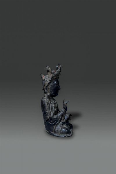 BUDDHA : Buddha in bronzo seduto nella posizione del loto  Cina  dinastia Ming  XVI sec cm 21x13  - Asta Asta di Arte Orientale - Associazione Nazionale - Case d'Asta italiane