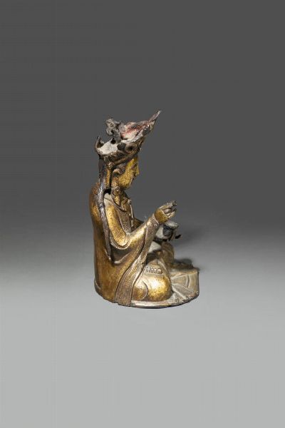 BUDDHA : Buddha in bronzo dorato seduto  - Asta Asta di Arte Orientale - Associazione Nazionale - Case d'Asta italiane