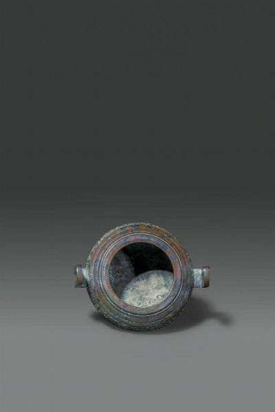 CENSER : Piccolo censer in bronzo con coperchio  sormontato da Cane di Pho  Cina  dinastia Qing  XIX sec H cm 14 Diam cm 13  - Asta Asta di Arte Orientale - Associazione Nazionale - Case d'Asta italiane