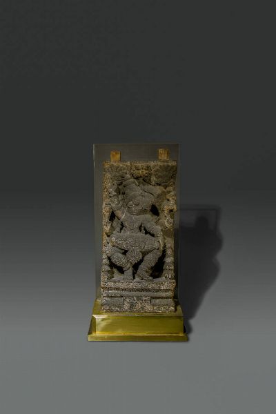 SCULTURA DI DIVINITA' : Scultura in legno scolpito raffigurante divinit  - Asta Asta di Arte Orientale - Associazione Nazionale - Case d'Asta italiane