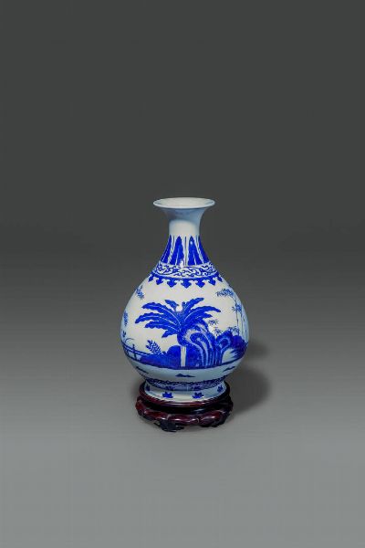 VASO : Vaso in porcellana bianco e blu con decori di paesaggio  Cina  dinastia Qing  epoca Daoguang (1821-1850) H cm 28 Diam cm 18  - Asta Asta di Arte Orientale - Associazione Nazionale - Case d'Asta italiane