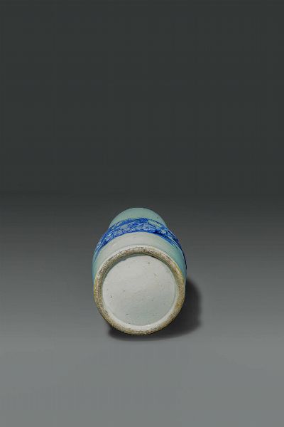 VASO : Vaso in porcellana color celadon con decori di fenici e peonie blu  Cina  Repubblica  XX sec H cm 58 Diam cm 23  - Asta Asta di Arte Orientale - Associazione Nazionale - Case d'Asta italiane