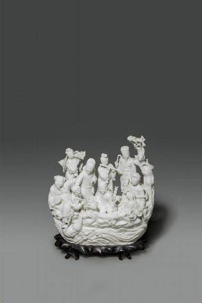 SCULTURA : Gruppo in porcellana blanc de chine raffigurante scena di vita comune con personaggi   Cina  Repubblica  XX secolo H cm 29x27x13  - Asta Asta di Arte Orientale - Associazione Nazionale - Case d'Asta italiane