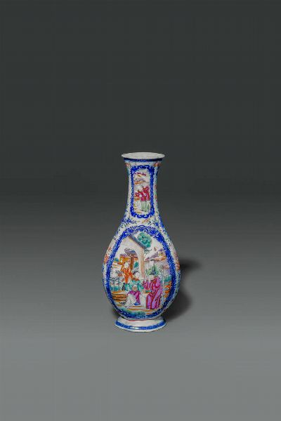 VASO : Vaso in porcellana Famiglia Rosa decorato con scene di corte entro riserve  Cina  dinastia Qing  XIX sec H cm 29 3x13  - Asta Asta di Arte Orientale - Associazione Nazionale - Case d'Asta italiane