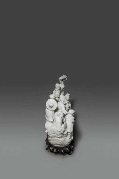 SCULTURA : Gruppo in porcellana blanc de chine raffigurante scena di vita comune con personaggi   Cina  Repubblica  XX secolo H cm 29x27x13  - Asta Asta di Arte Orientale - Associazione Nazionale - Case d'Asta italiane