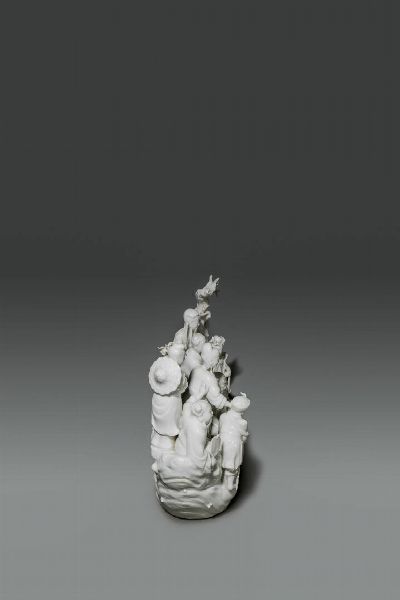 SCULTURA : Gruppo in porcellana blanc de chine raffigurante scena di vita comune con personaggi  Cina  Repubblica  XX sec H cm 29x28  - Asta Asta di Arte Orientale - Associazione Nazionale - Case d'Asta italiane