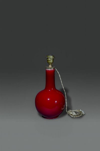 VASO : Vaso in porcellana sangue di bue  Cina Repubblica XX sec H cm 32x20cm  - Asta Asta di Arte Orientale - Associazione Nazionale - Case d'Asta italiane