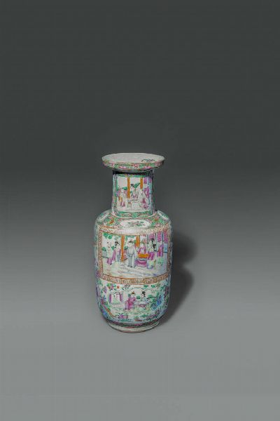 VASO : Vaso in porcellana Canton  Cina  dinastia Qing  XIX  H cm 35 Diam cm 17  - Asta Asta di Arte Orientale - Associazione Nazionale - Case d'Asta italiane